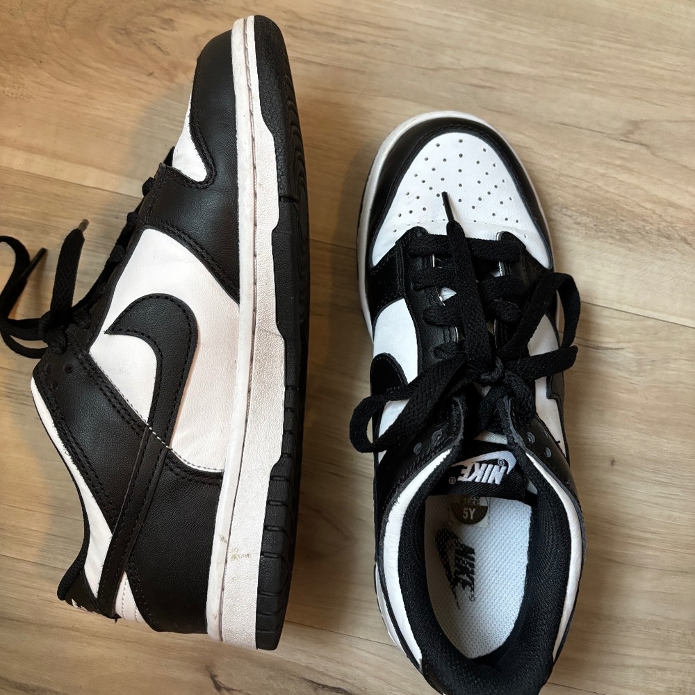 Black and white Nike Pandas women’s 7 youth 5